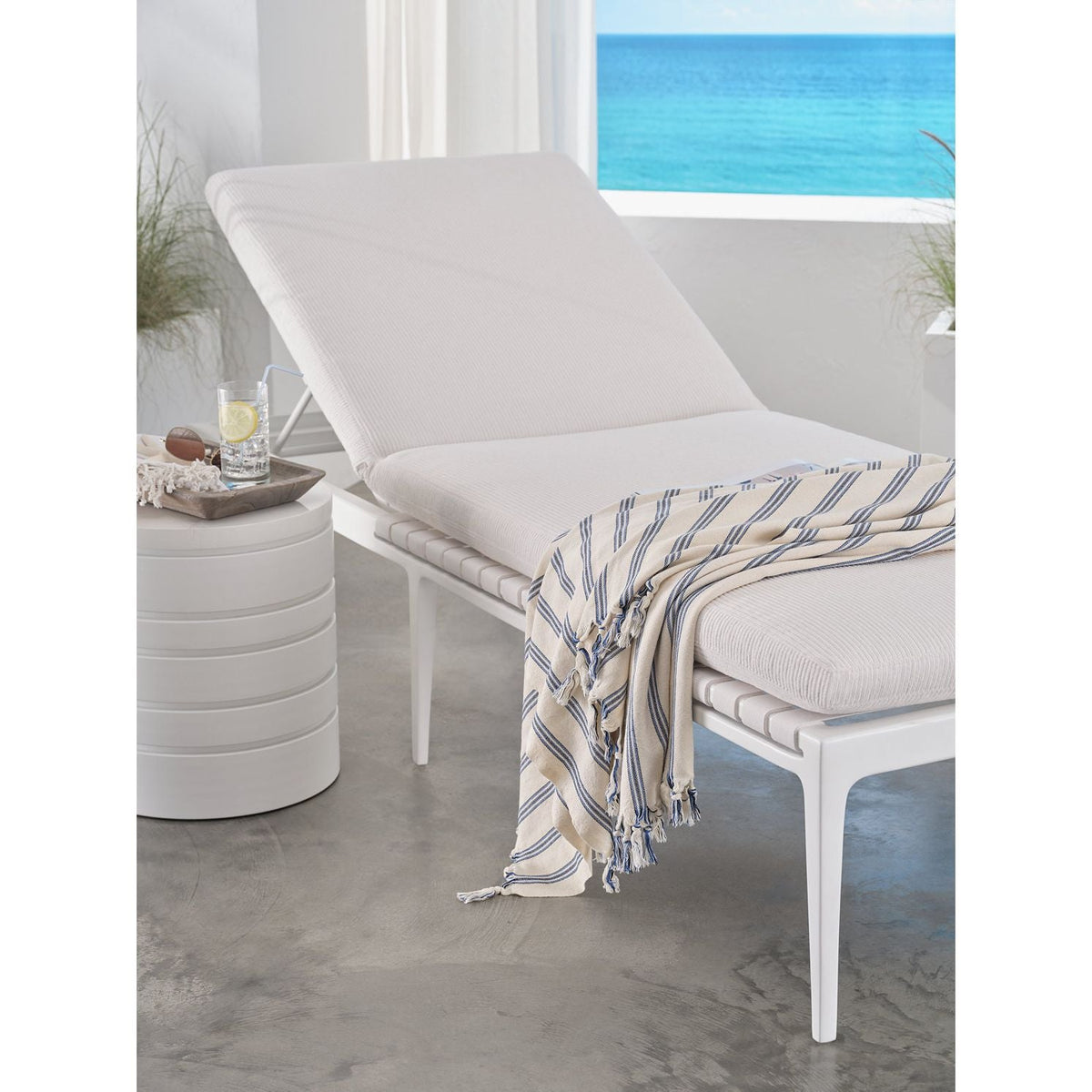 Condado Spot Table