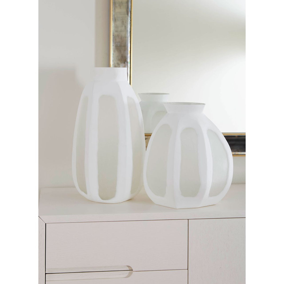 Helsinki Large Vase, Powder White