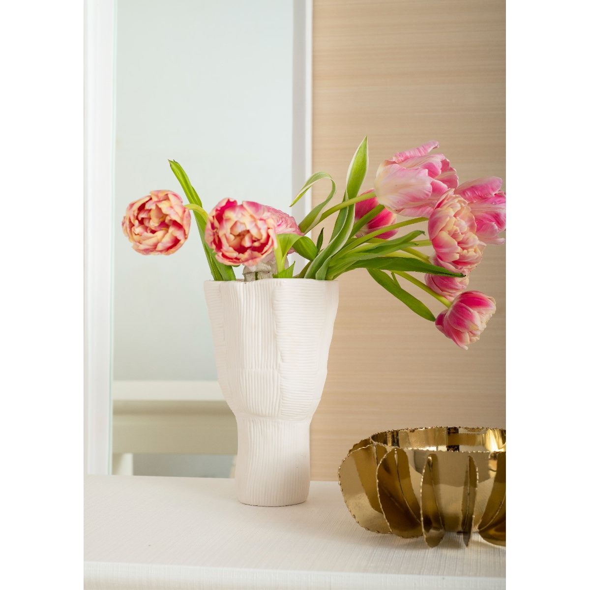 Krissa Large Vase, Blanc de Chine