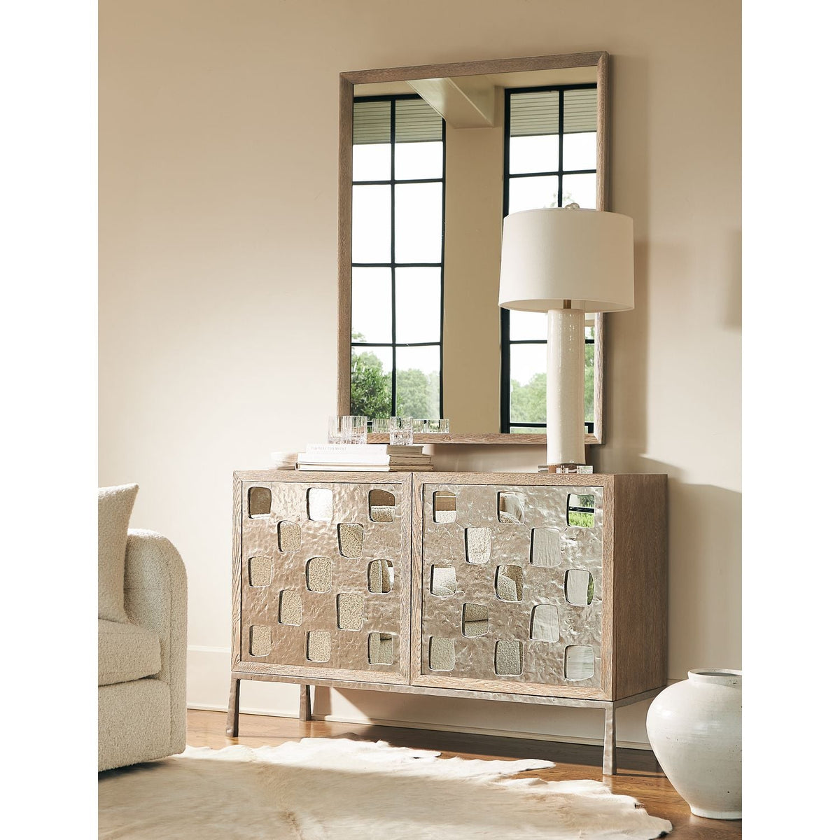 Aventura Door Chest